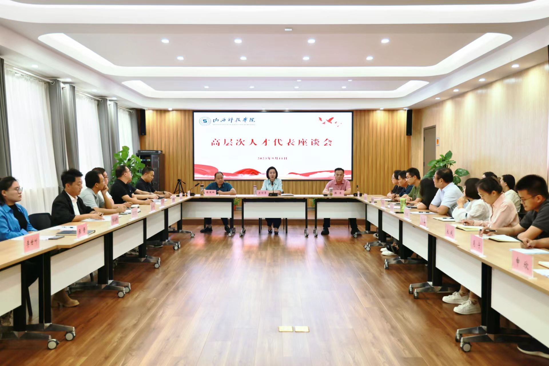 我校召开高层次人才代表座谈会